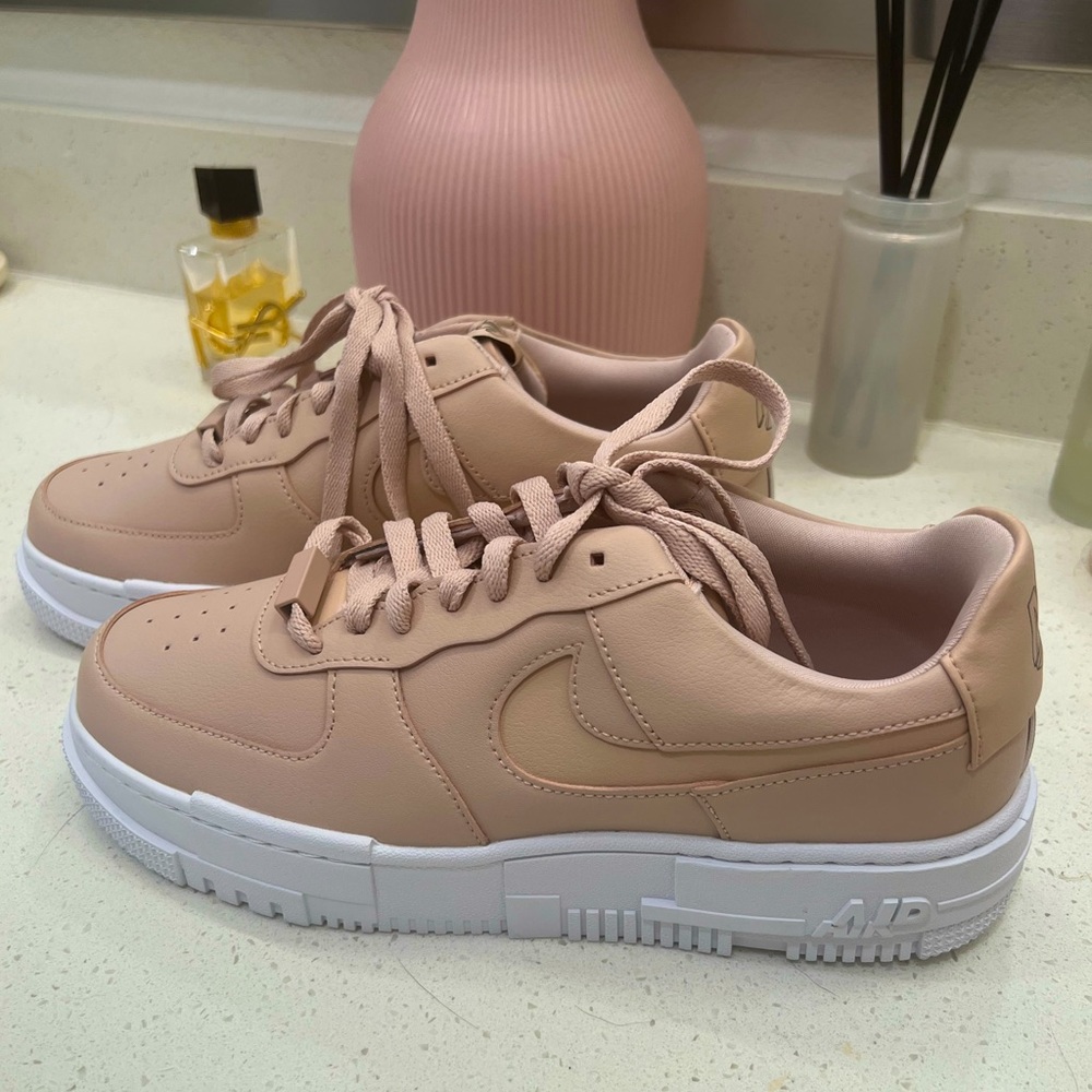 *SOLD Nike Air Force 1 Pixel Platform